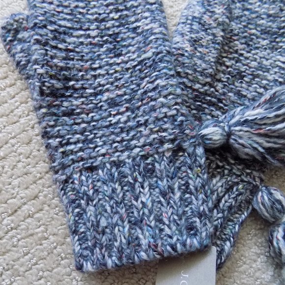 NEW J. CREW CHUNKY DONEGAL CABLE KNIT MITTENS - Picture 2 of 3
